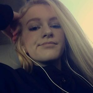 Meet your Posher, Chloe